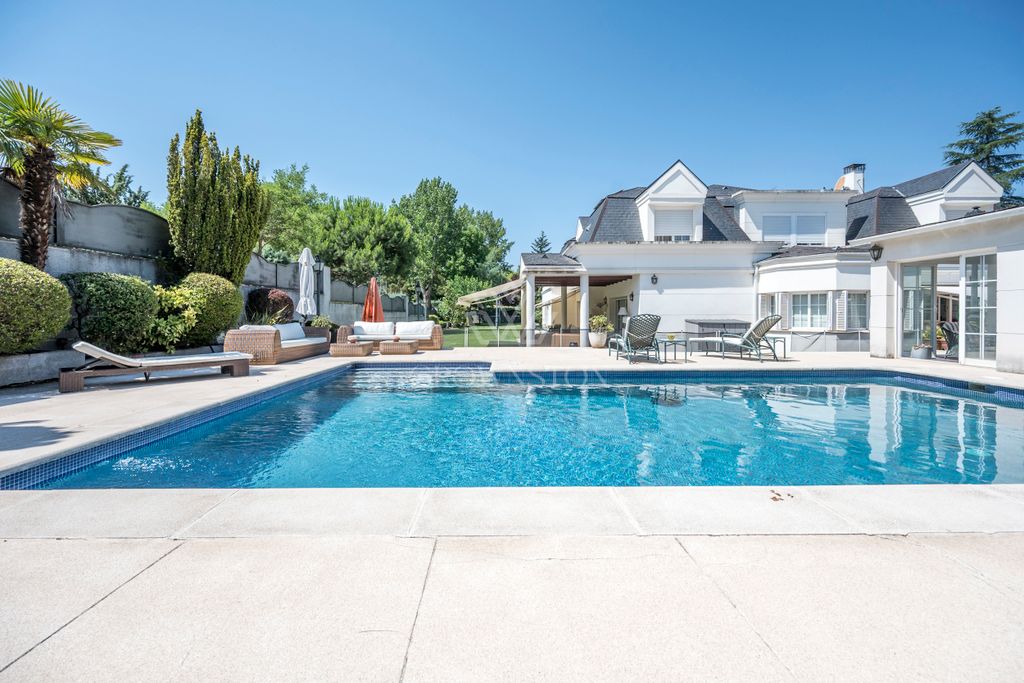 Property photo 1 of 40