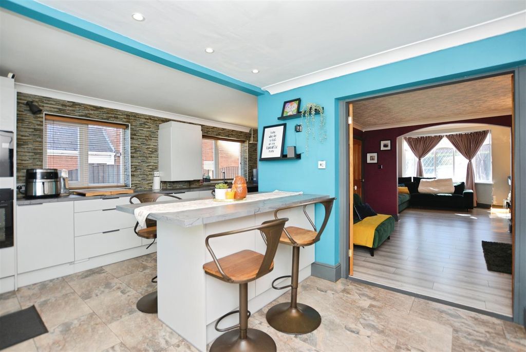 Property photo 2 of 27 Kitchen/Diner