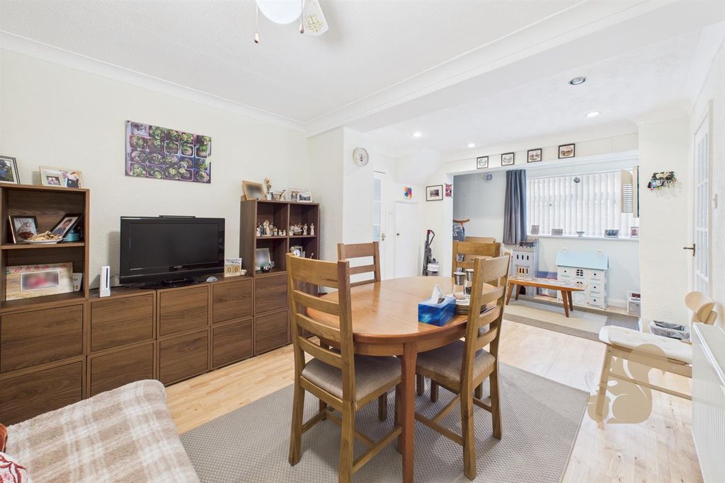 Property photo 3 of 19 Dining Room
