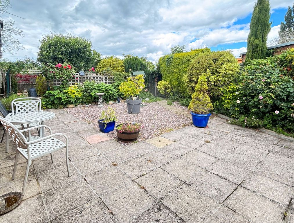 Property photo 2 of 15 Garden 1