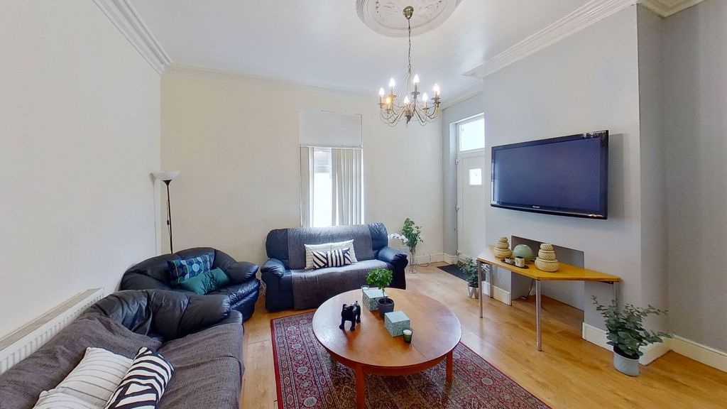 Property photo 1 of 15 Living Room