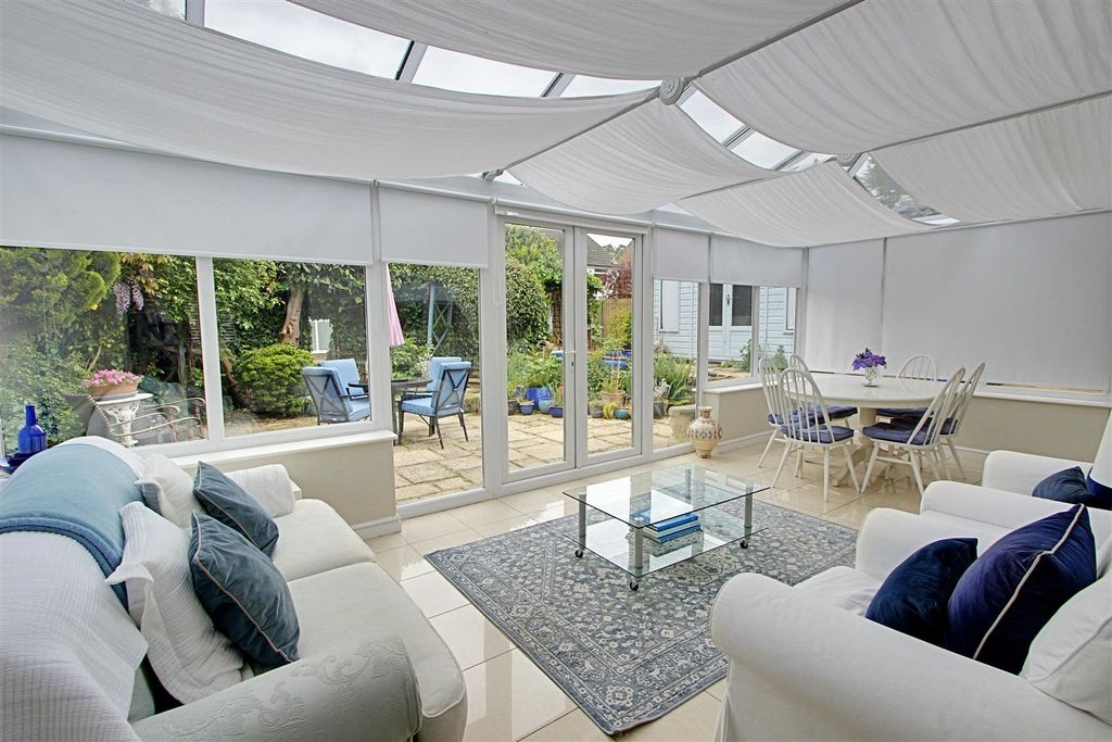 Property photo 3 of 25 Conservatory 1.Jpg