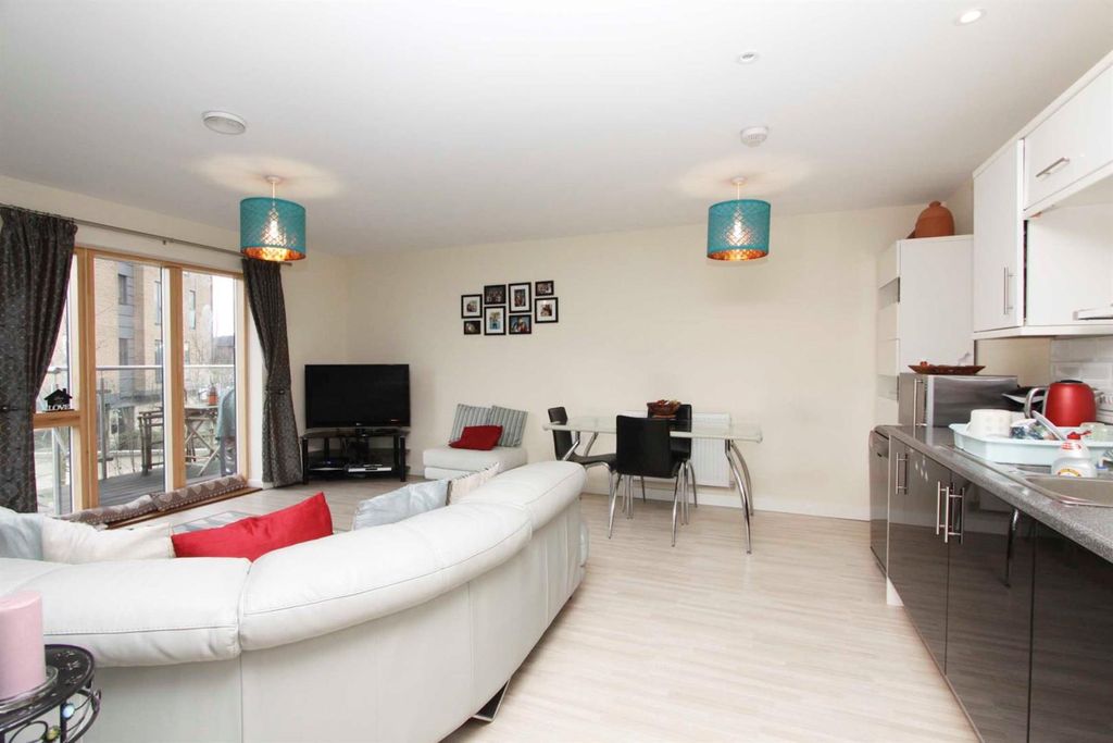 Property photo 2 of 10 Lounge