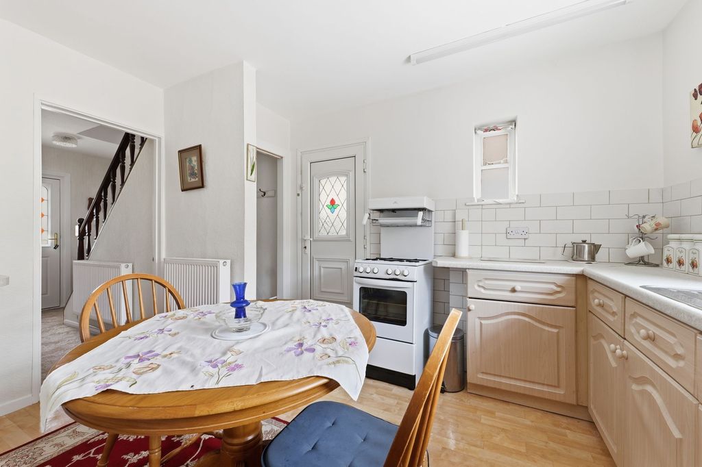Property photo 3 of 27