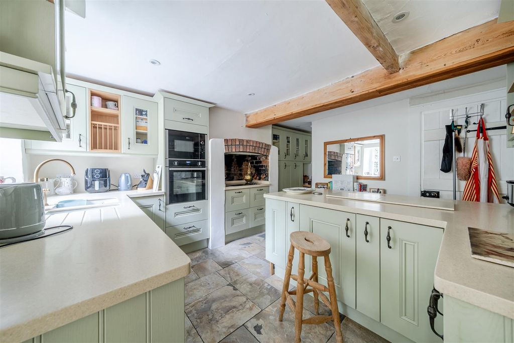 Property photo 3 of 17 Kitchen