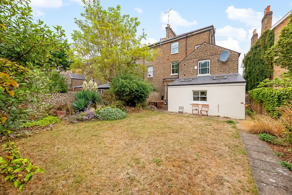 Property photo 3 of 11