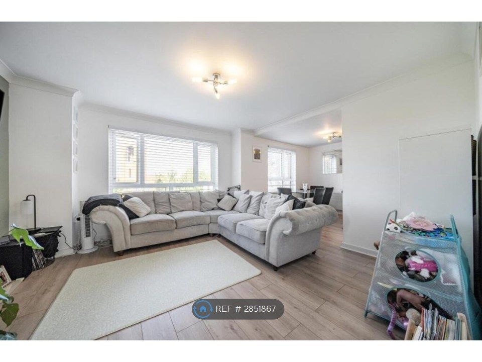 Property photo 3 of 16 Sitting Room