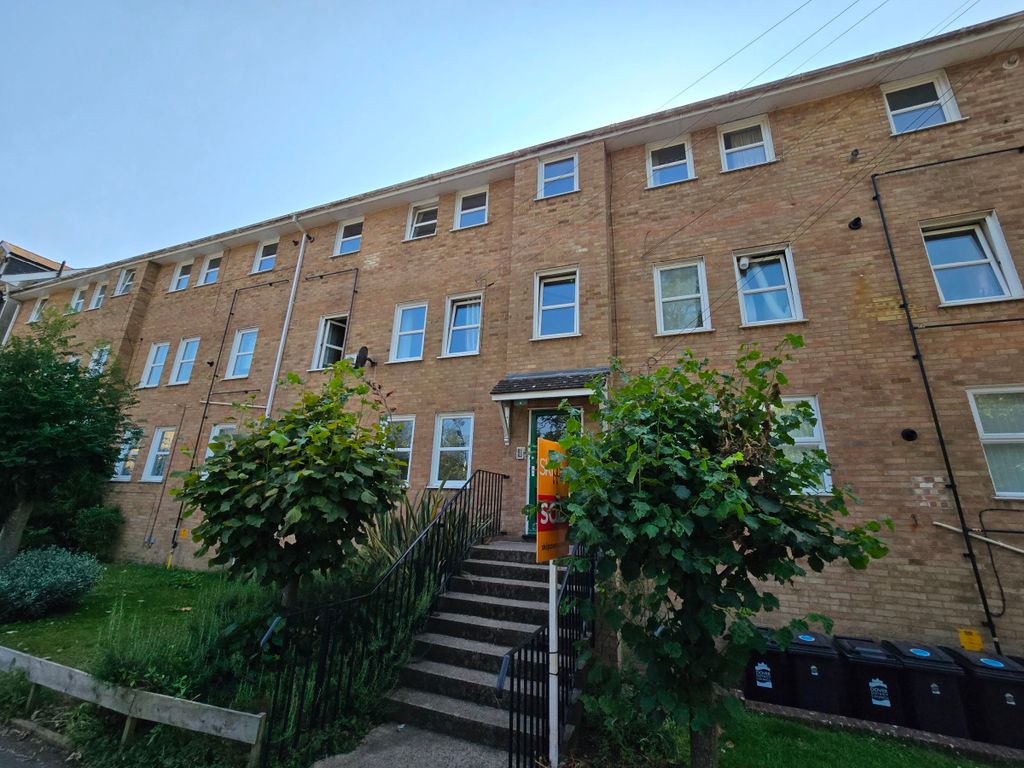 Property photo 2 of 28