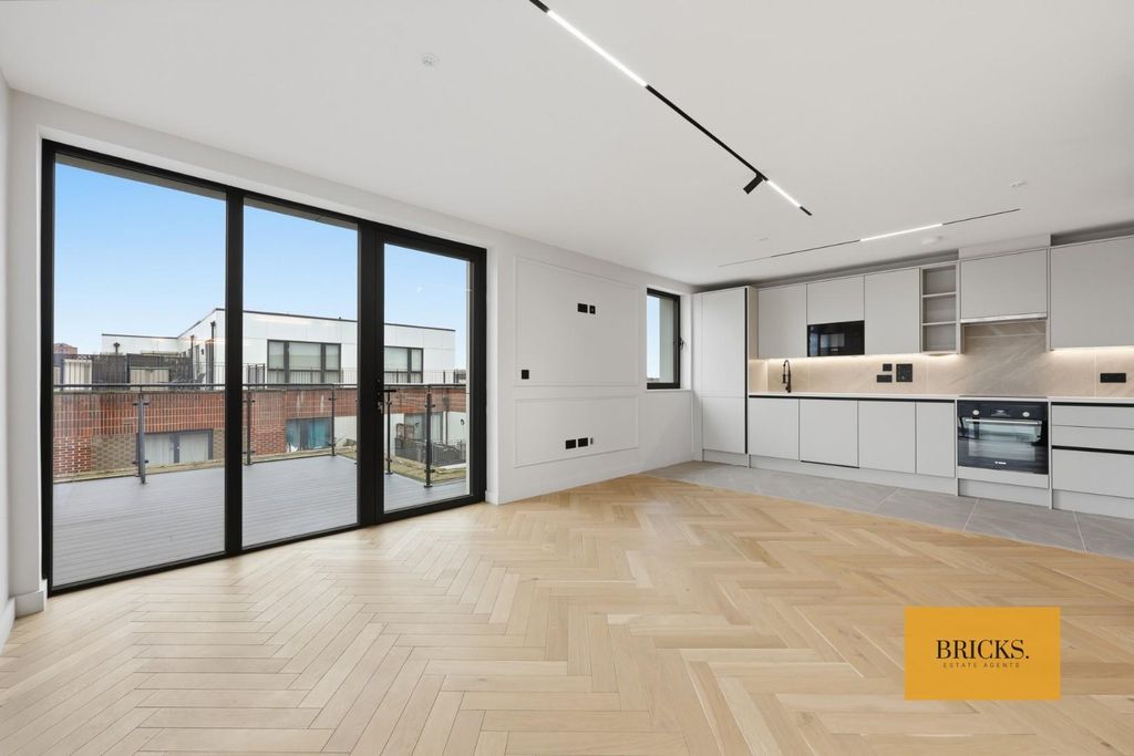 Property photo 2 of 24