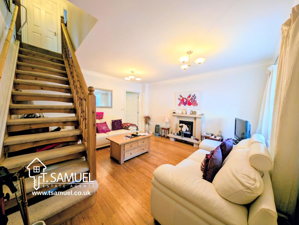 Property photo 3 of 32 Living Room