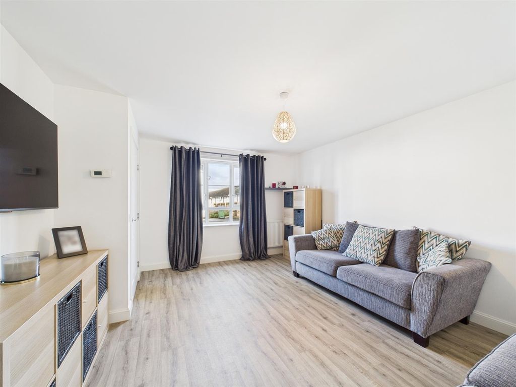 Property photo 3 of 16 Cam01486G0-Pr0959-Still003.Jpg