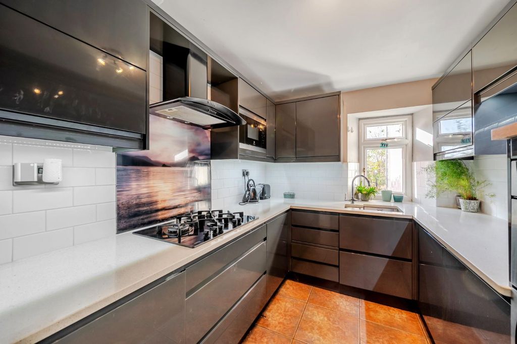 Property photo 3 of 21 1381547-17-691B19E7B42cc.Jpg