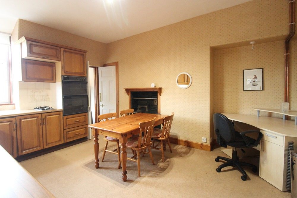 Property photo 3 of 10 Kitchen