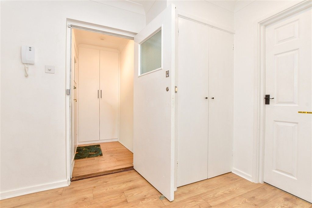 Property photo 3 of 12 Entrance Hall