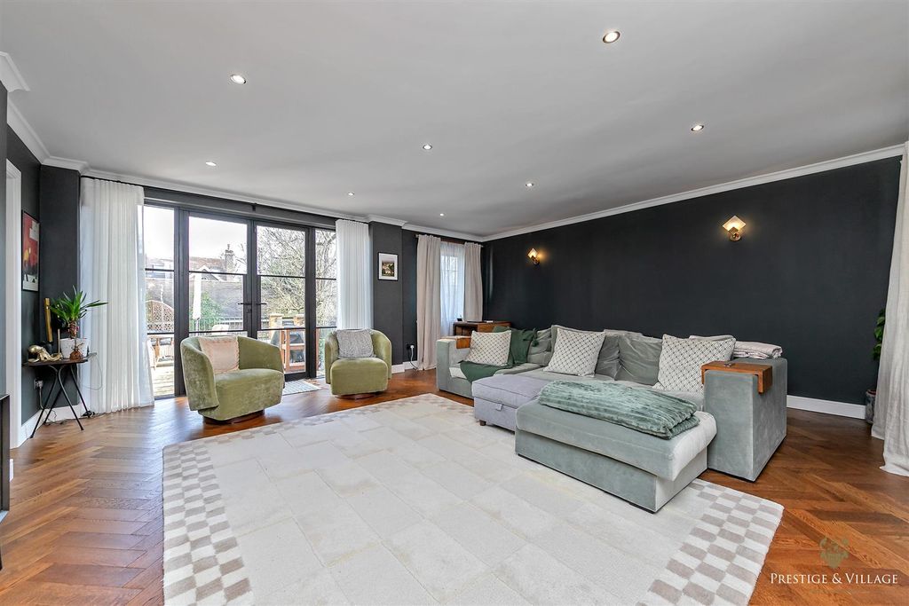 Property photo 2 of 39 7_Lounge_29Cobdenhill_Logo-28.Jpg