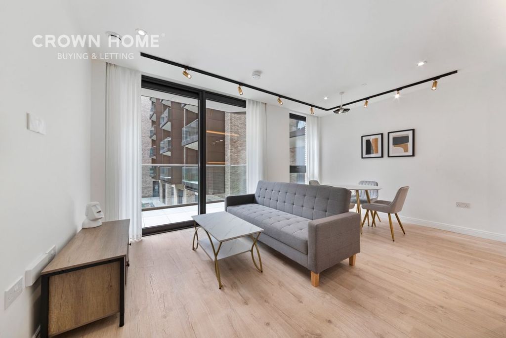 Property photo 1 of 18