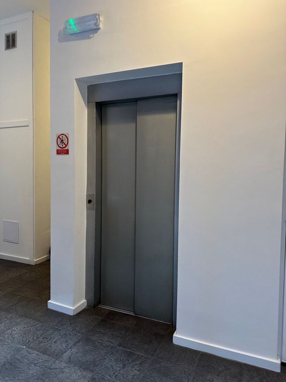 Property photo 3 of 11 Lift