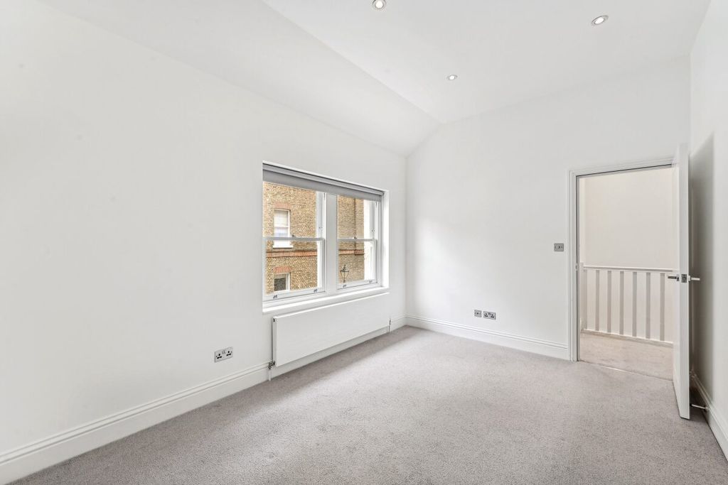 Property photo 3 of 11 Egerton Gardens (8)