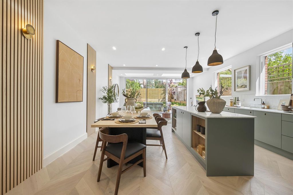Property photo 3 of 32 48A Melbury Gardens,7.Jpg