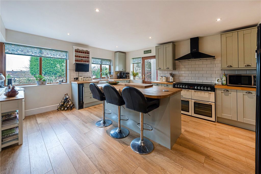 Property photo 3 of 69 Picture No. 26