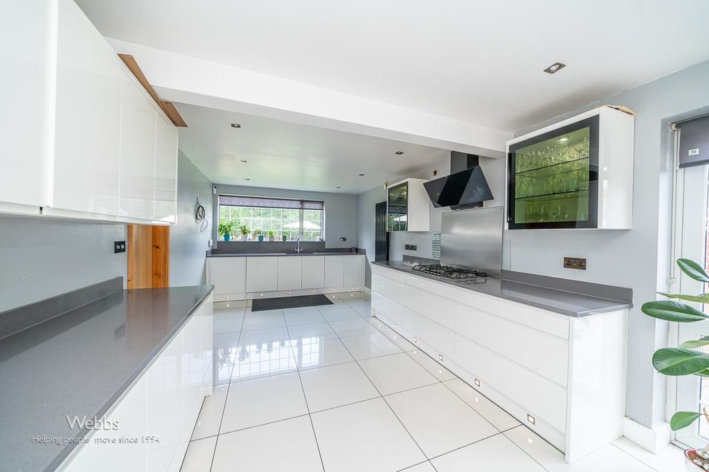 Property photo 2 of 48 Webbs  (18 Of 69).Jpg