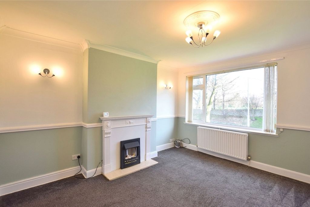 Property photo 3 of 10 Living Room