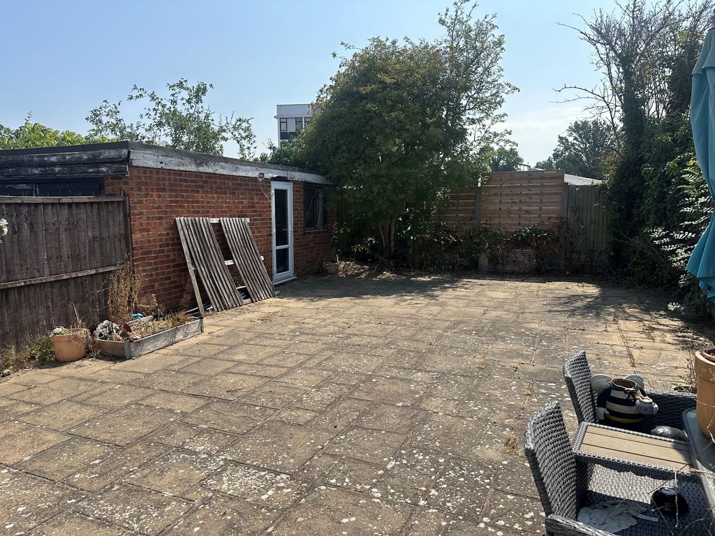 Property photo 2 of 5