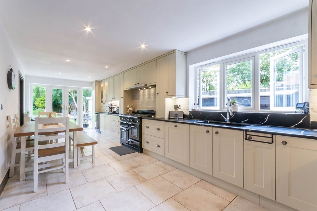 Property photo 3 of 23 Kitchen Breakfast Room