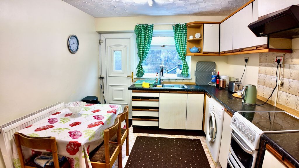 Property photo 3 of 24