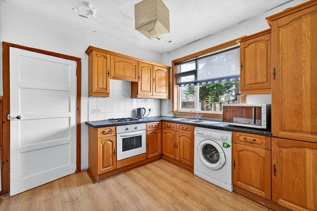 Property photo 2 of 26