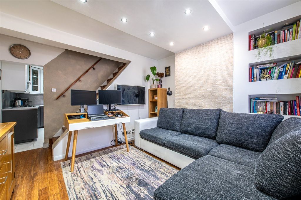 Property photo 2 of 17 Picture 2