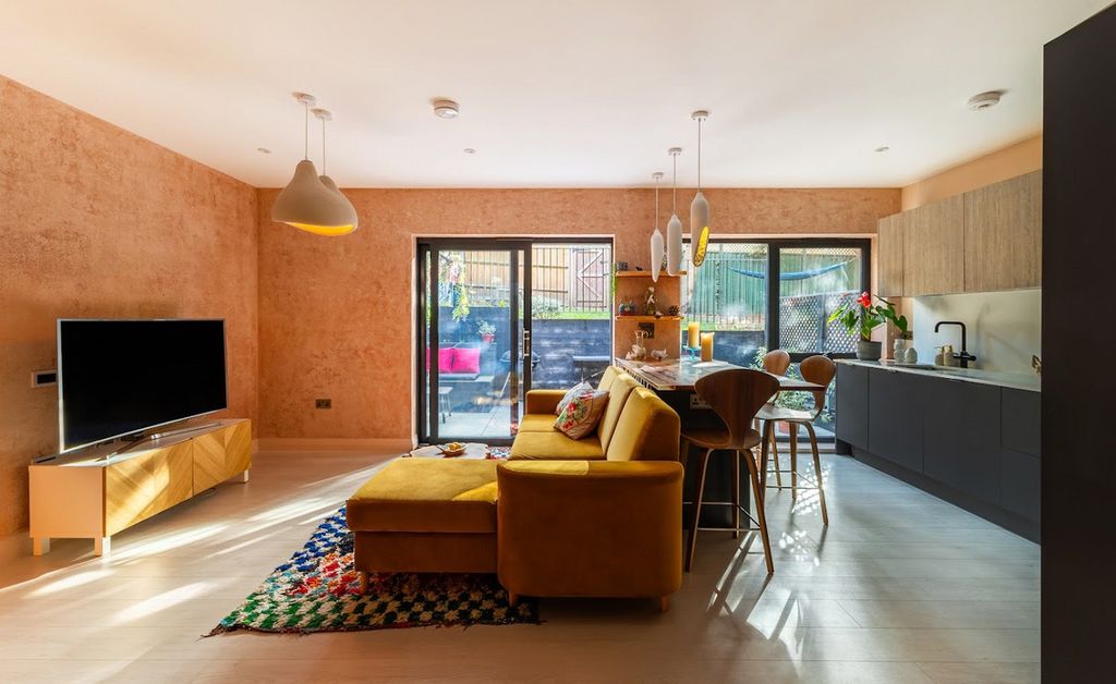 Property photo 3 of 11