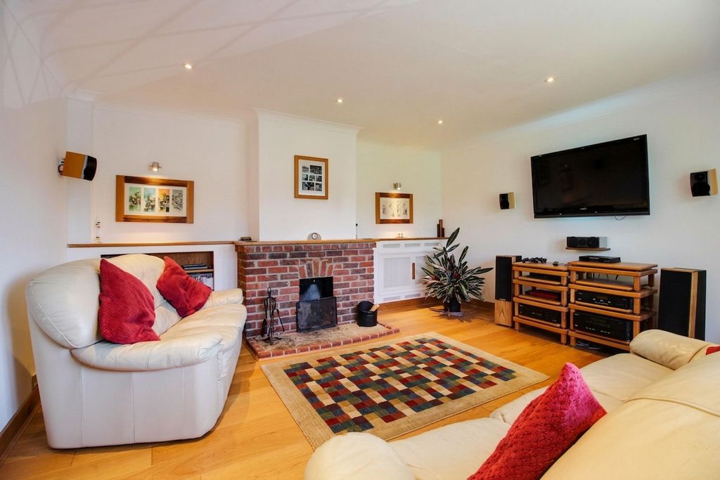 Property photo 2 of 30