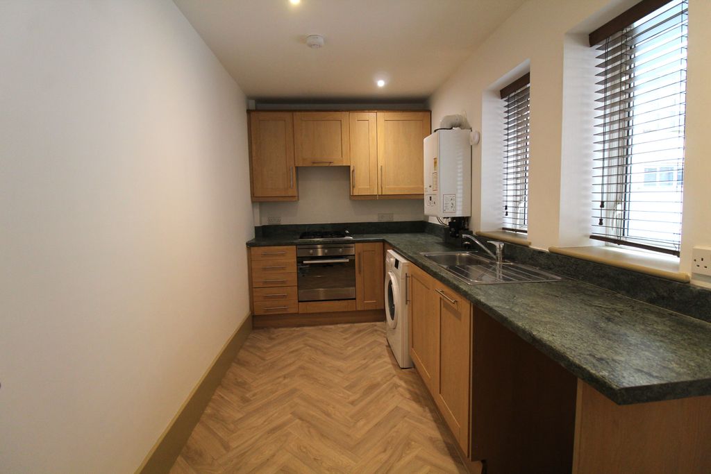 Property photo 3 of 8 Kitchen