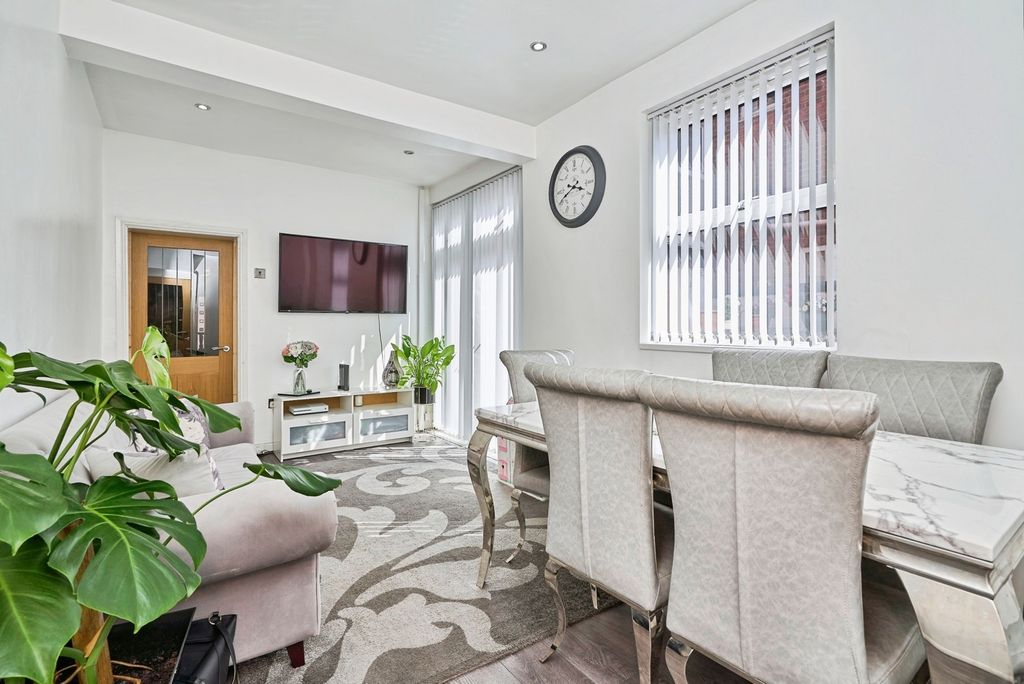 Property photo 3 of 22 Pbox-Img.Jpg