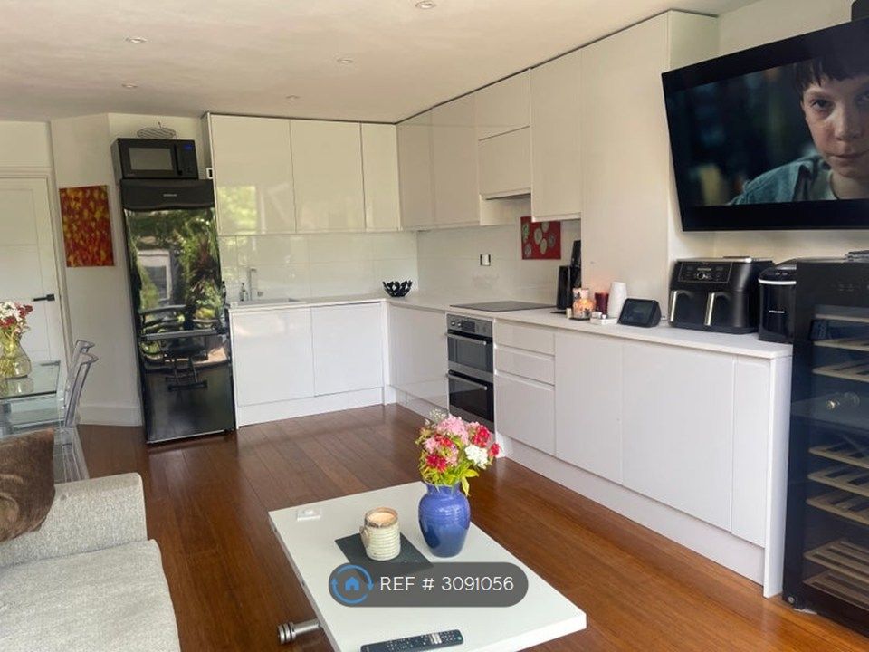 Property photo 1 of 6 Kitchen / Living Room 2