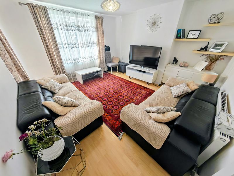 Property photo 3 of 9 Photo 1