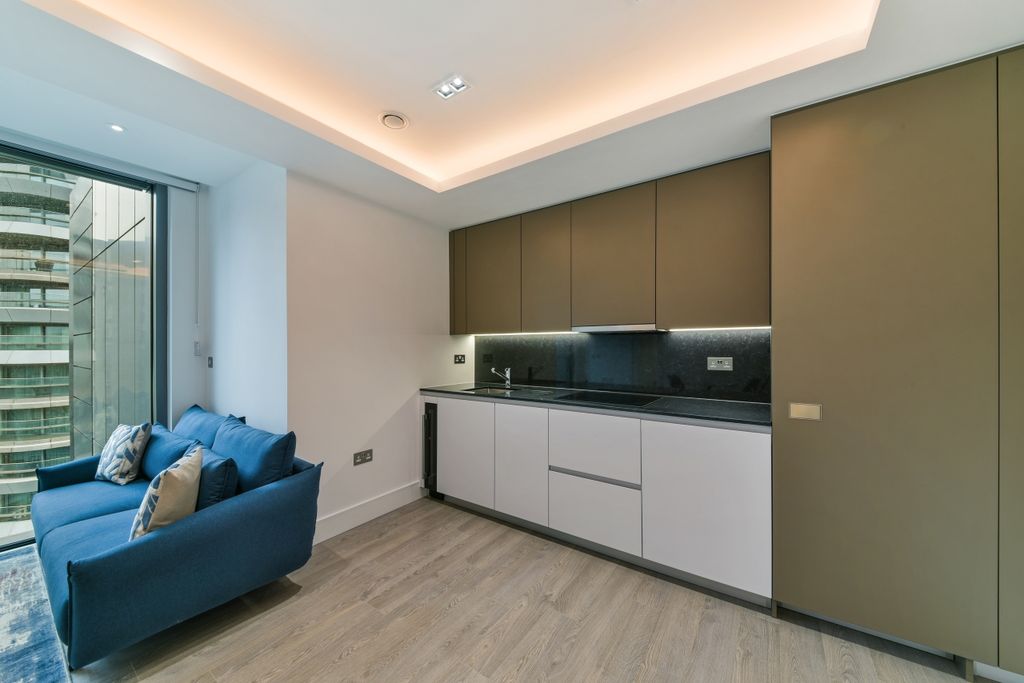 Property photo 2 of 7 Kitchen