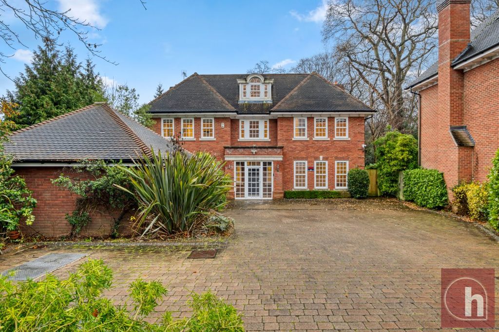 Property photo 2 of 28