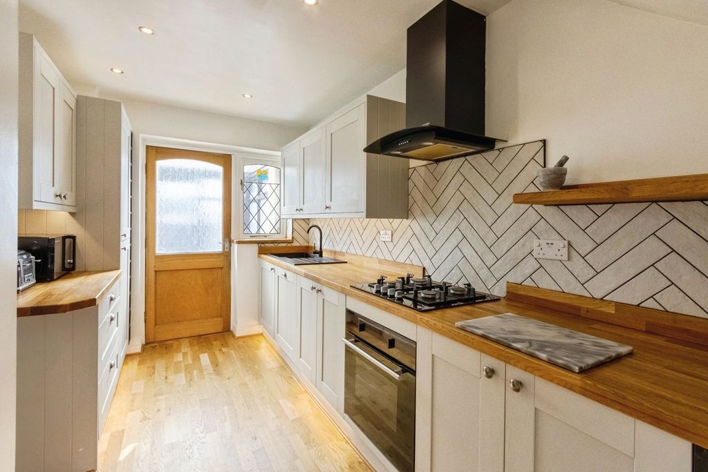 Property photo 3 of 20 Pbox-Img.Jpg