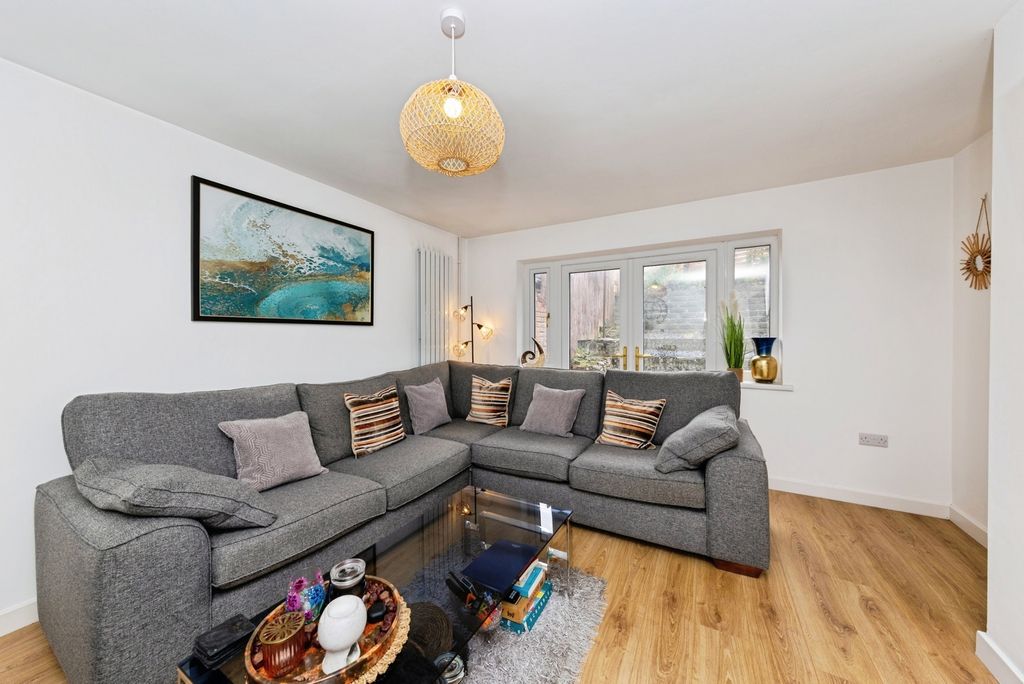 Property photo 2 of 20 Pbox-Img.Jpg