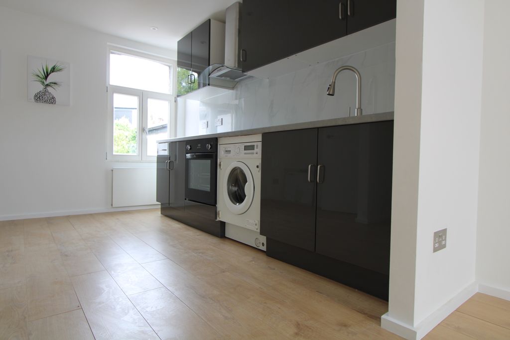 Property photo 1 of 34