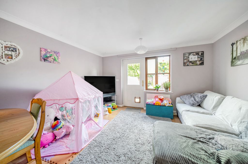 Property photo 3 of 13 B7d6Ebbf-409B-40A...