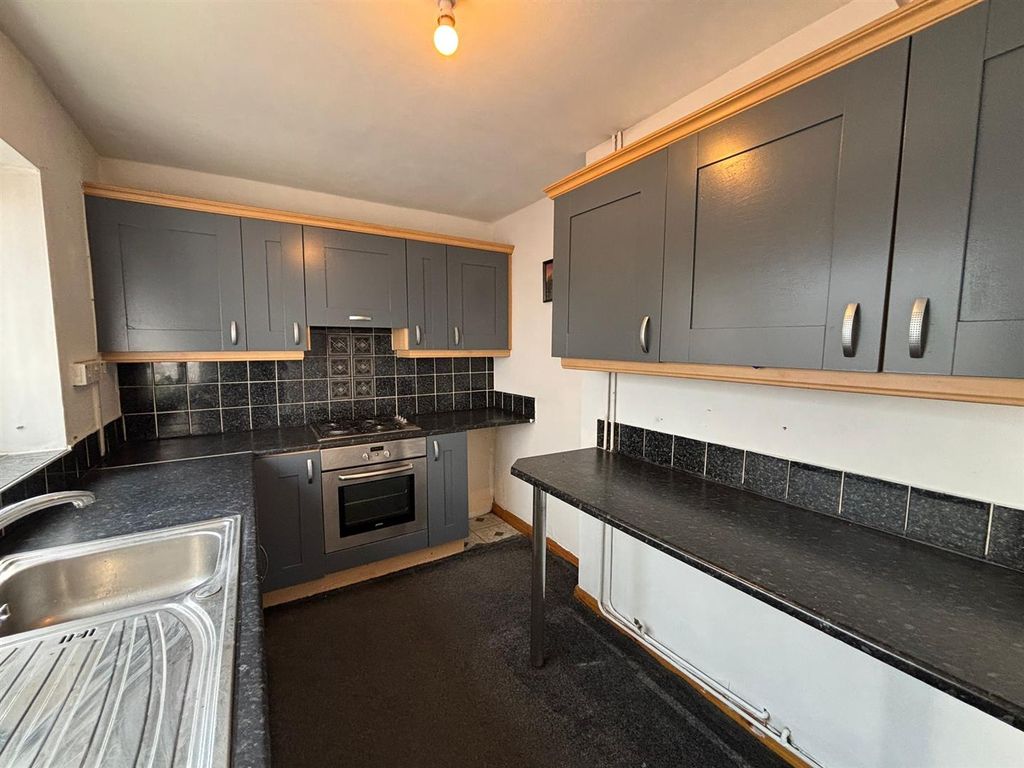 Property photo 3 of 12 Kitchen.Jpeg