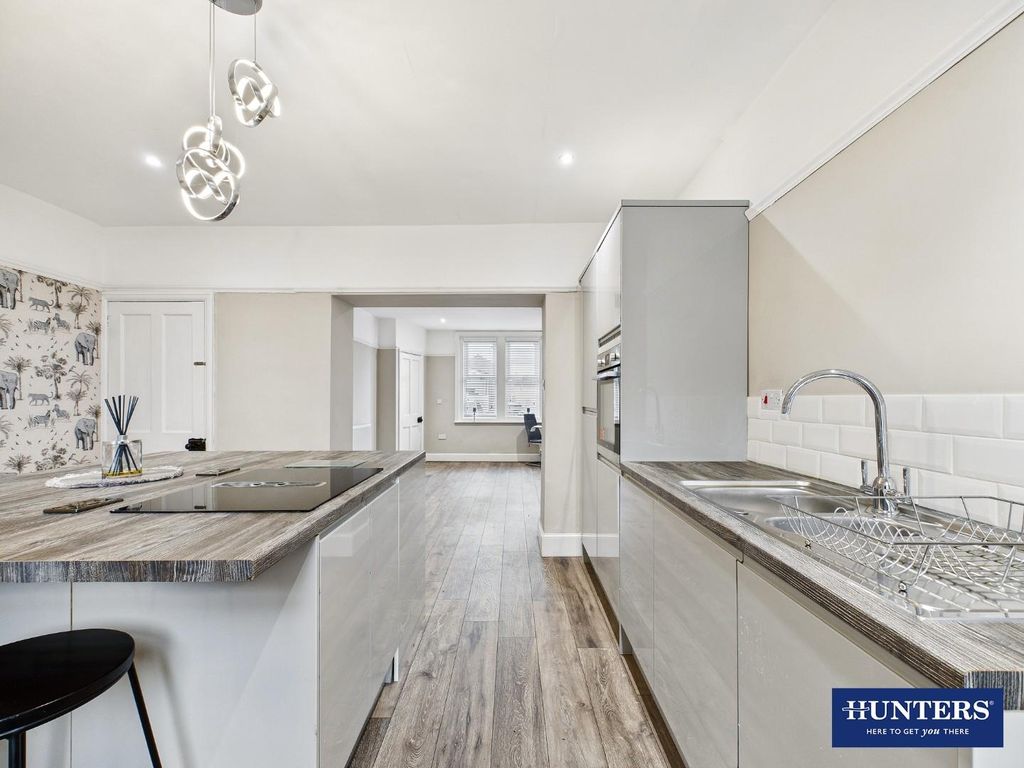 Property photo 3 of 20 Kitchen