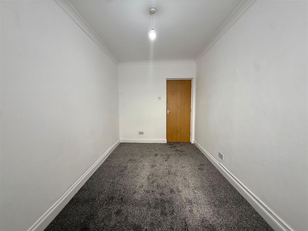 Property photo 3 of 11 Bedroom 1