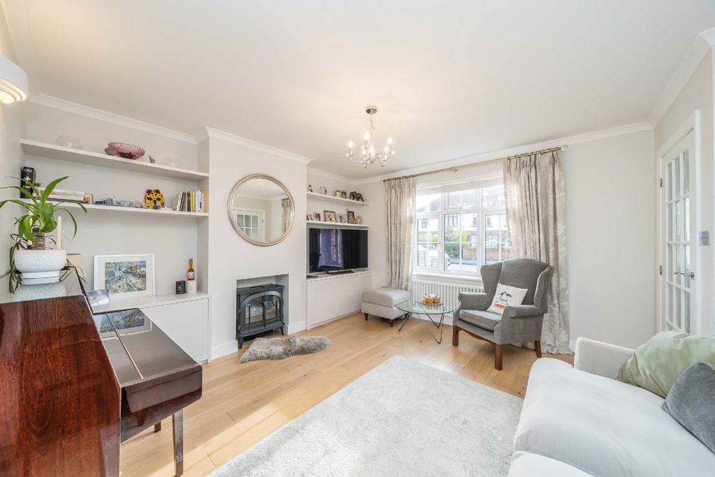 Property photo 2 of 8