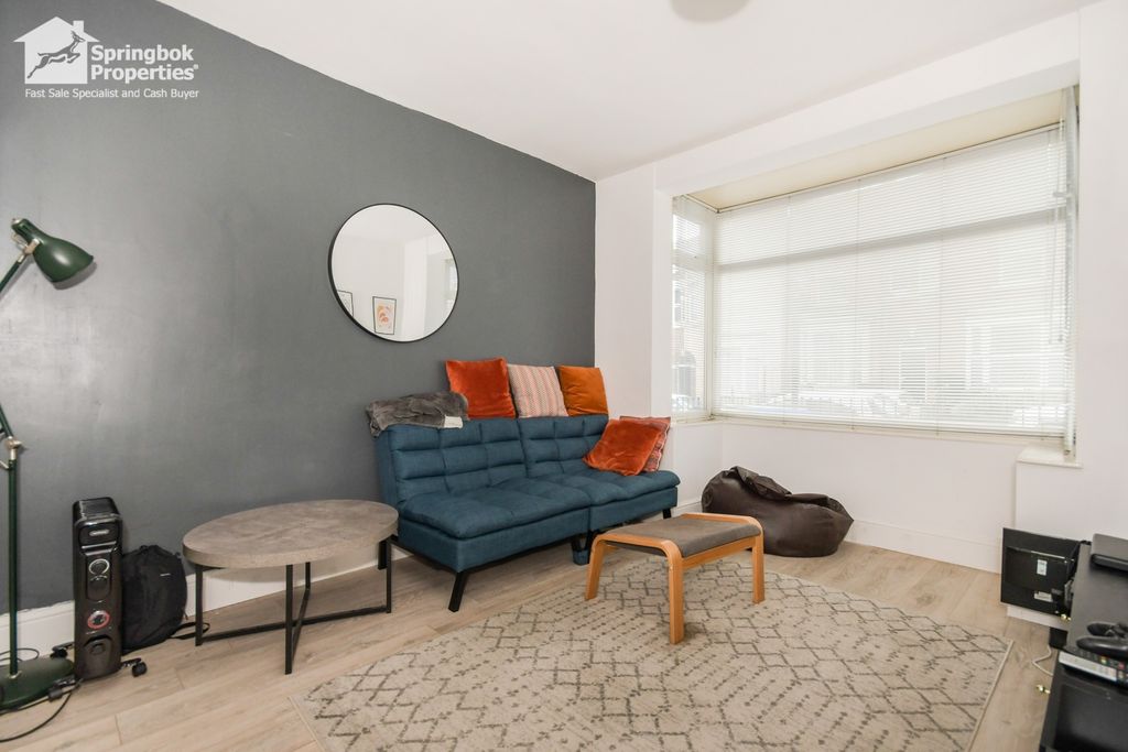 Property photo 3 of 19 Image 2