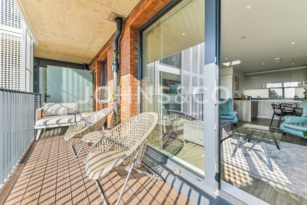 Property photo 2 of 11