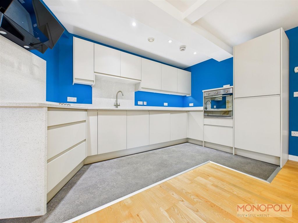 Property photo 3 of 20 Kitchen